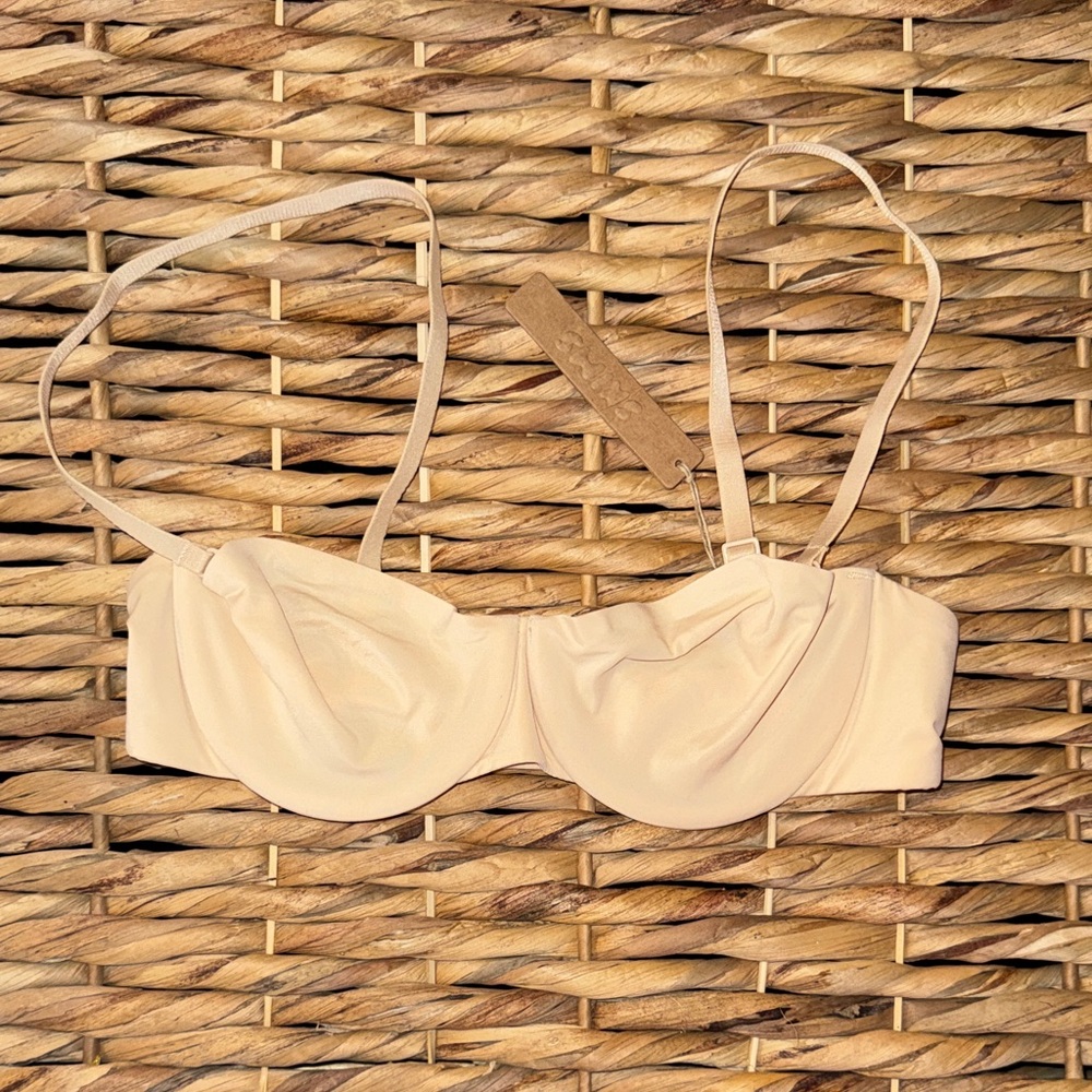 SKIMS SMOOTHING WIRELESS BRA